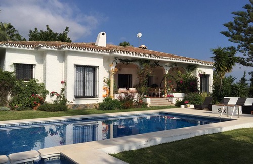Nueva Milla de Oro Villa | Impresionante villa bungaló completamente renovada con altos estándares, piscina privada