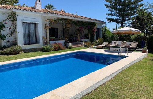 Nueva Milla de Oro Villa | Impresionante villa bungaló completamente renovada con altos estándares, piscina privada