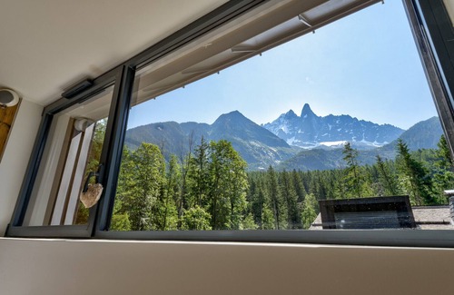 Les Tines Chalet De Esquí | Luxury Chalet with Hot Tub, Spa & Cinema Room