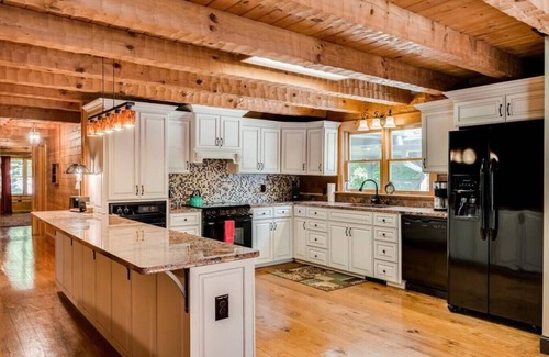 Hendersonville Cabina | Impresionante cabaña enclavada en el bosque cerca de Nashville