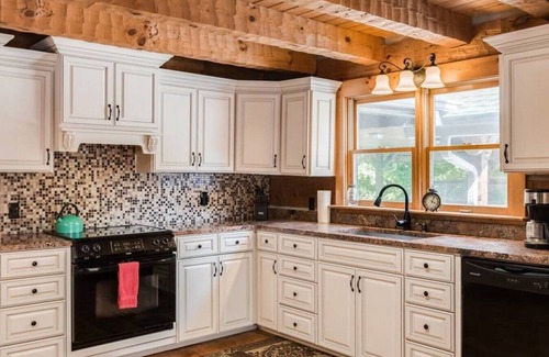 Hendersonville Cabina | Impresionante cabaña enclavada en el bosque cerca de Nashville
