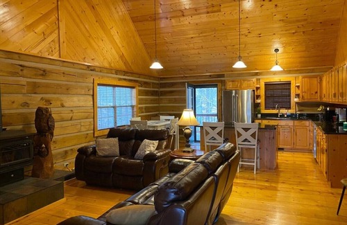 Cane Valley Casa | Stunning Cabin on Green River Lake