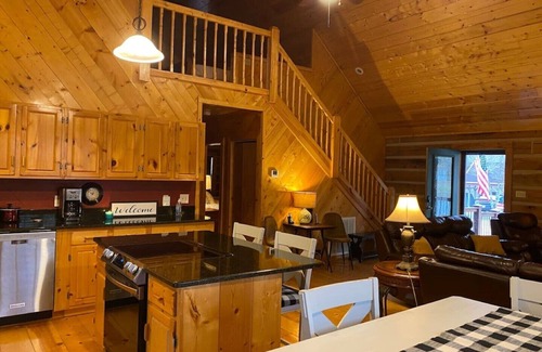Cane Valley Casa | Stunning Cabin on Green River Lake