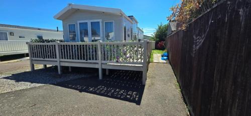 Great Yarmouth Alquiler De Eote | Stunning Caravan With Large Decking At California Cliffs In Norfolk Ref 50001Oc