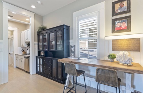 Watercolor Casa | Stunning Carriage House in Watercolor | 4 Pass Golf Cart | 2 Bicycles Included!
