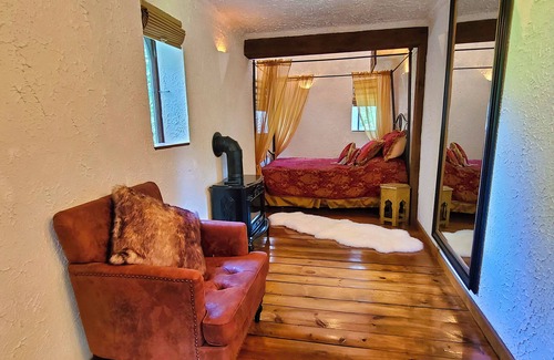 Irasburg Otro | Stunning Castle w/ Hot tub, and Game Room