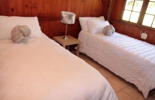 Thulamela Villa | Stunning chalet with a dam view.
