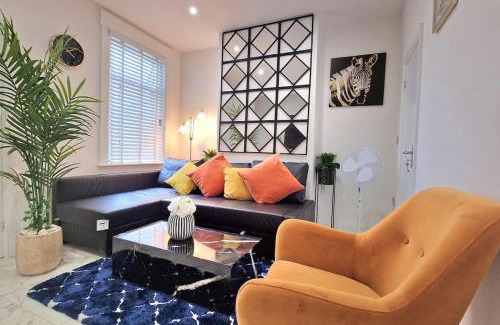 West Thurrock Casa | Stunning, clean, free parking home, ideal long stays