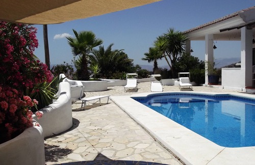 Canillas de Aceituno Villa | Impresionante villa andaluza de estilo contemporáneo con piscina privada