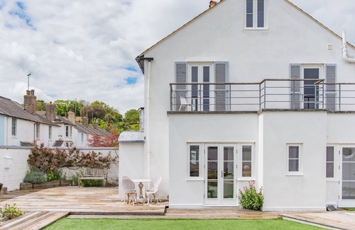 Deal Casa | Stunning coastal holiday home with sea views, sleeping 6 guests with 3 bathrooms in Kingsdown.
