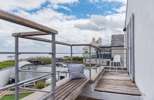 Deal Casa | Stunning coastal holiday home with sea views, sleeping 6 guests with 3 bathrooms in Kingsdown.