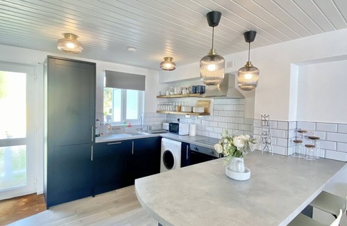 South Cerney Cabina | Stunning Completely Refurbished Lakeside Lodge - Sleeps 6
