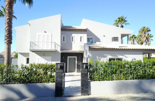 Vale Formoso Villa | Impresionante Villa Independiente Contemporánea en Almancil