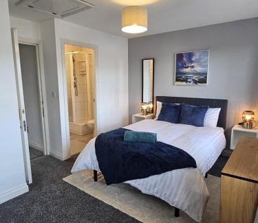 Wakefield Casa | Stunning Contractor home, Company workers WLC, Netflix
