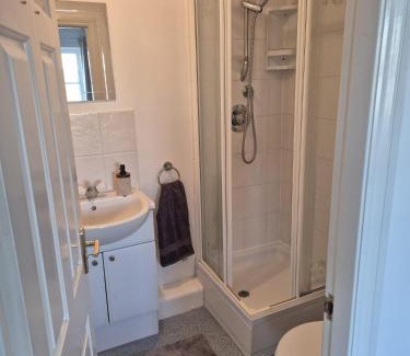 Wakefield Casa | Stunning Contractor home, Company workers WLC, Netflix