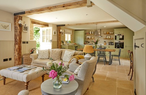Ampney Crucis Casa | Stunning Cotswold Barns Sleeps 10 Near Bibury Ampneyfield Barns