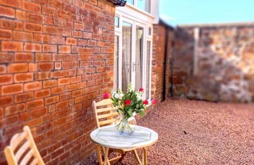 Prestwick Cabaña | Stunning Cottage Self Catering at St Andrew's House Prestwick - Dog friendly!