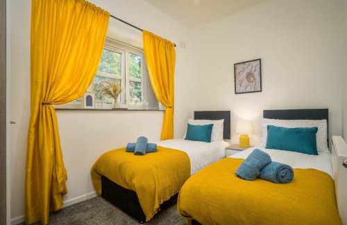 Hazel Grove Apartamento | Stunning Cottage, Sleeps 7, Parking, Smart TV, Long Term Disc, Perfect For Contractors, Professionals, Families & Leisure