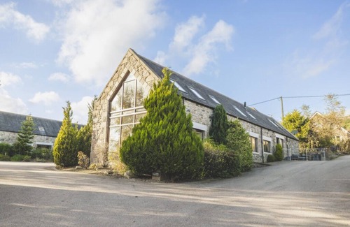 Inverurie Casa | Stunning Country House. Cinema Rm, Games Rm/Pool Table, Bar, Hot Tub & Library