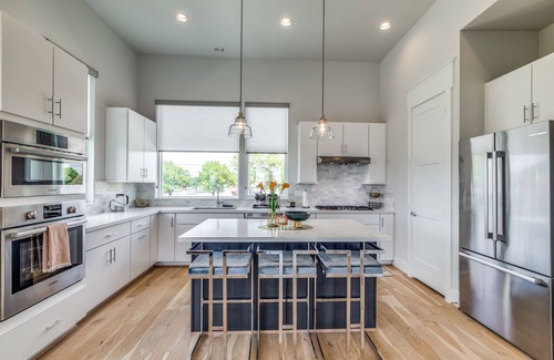Spring Shadows Casa | Stunning & Cozy 3 story home in Houston!