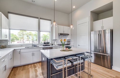Spring Shadows Casa | Stunning & Cozy 3 story home in Houston!