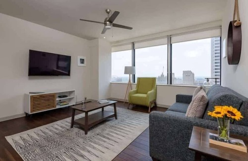 Downtown Dallas Apartamento | Stunning CozySuites on Elm St. 07