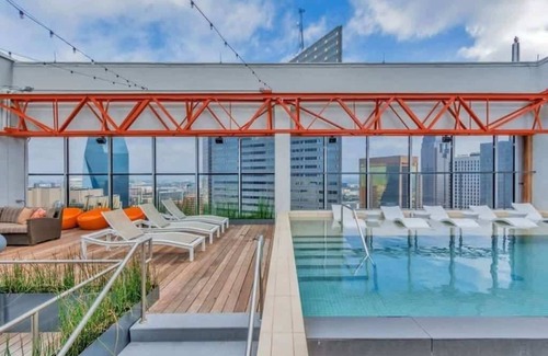 Downtown Dallas Apartamento | Stunning CozySuites on Elm St. 11