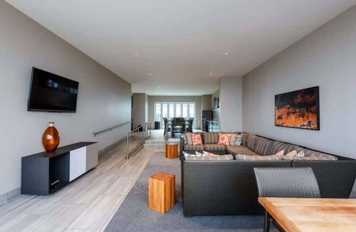 Downtown Dallas Apartamento | Stunning CozySuites on Elm St. 11