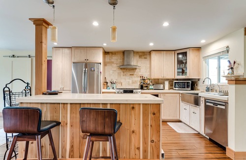 Western Casa | Stunning, Custom Craftsman w Lots of Light - Take it easy at this unique home!