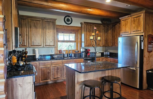 Driggs Cabina | Impresionante inicio de registro personalizado con impresionantes vistas de las montañas Teton, Driggs, ID