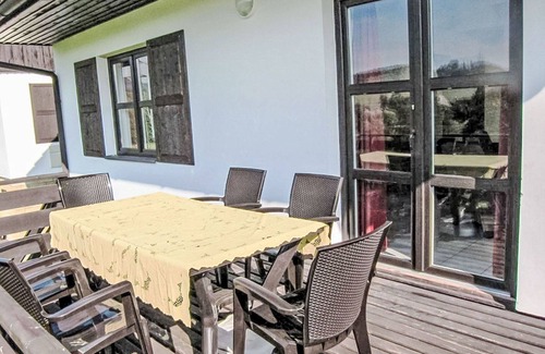 Starkov Casa | Maravillosa casa de vacaciones privada con piscina, WIFI, TV, patio, vista panorámica, aparcamiento