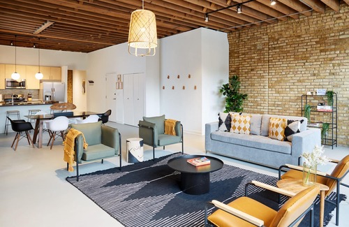 West Loop Apartamento | Stunning Designer Loft in Fulton Market, Sleeps 24