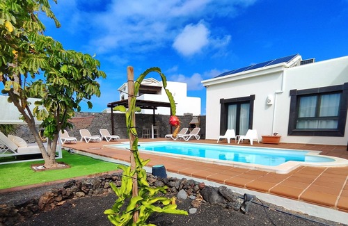 Playa Blanca Villa | Hermosa villa con vistas al mar con piscina climatizada eléctrica y wifi gratis