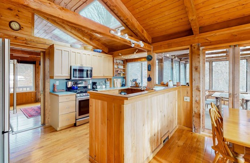 Williamsville Casa | Stunning dog-friendly home with board games, sauna, balcony, gas grill, & deck
