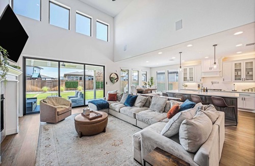 Austin Casa | Stunning Dog-Friendly Home in Austin