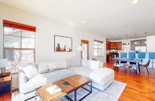 Eagle Casa | Stunning dog-friendly home with mountain view, fireplace, kitchen, patio, & W/D