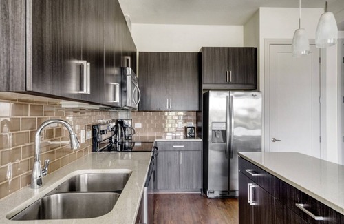 West End Apartamento | Stunning Downtown 1BR w/ Gym, W/D, Pool, walk to 6th St, by Blueground