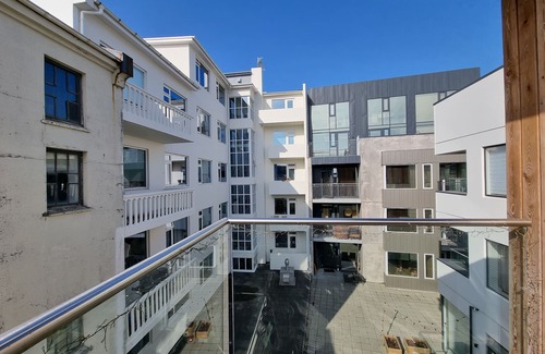 Downtown Apartamento | Stunning Downtown Studio: Private Rooftop Terrace & Jacuzzi!