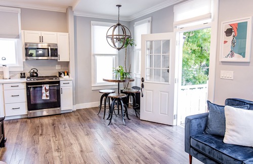 Hillcrest Condominio | Stunning Dream Studio in Hillcrest!! Hot Tub Parking AC Grill WashDryer KingBed