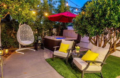 Hillcrest Condominio | Stunning Dream Studio in Hillcrest!! Hot Tub Parking AC Grill WashDryer KingBed