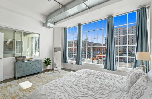 Historic Core Apartamento | Stunning DTLA Gem 2 bed with pool, gym and parking