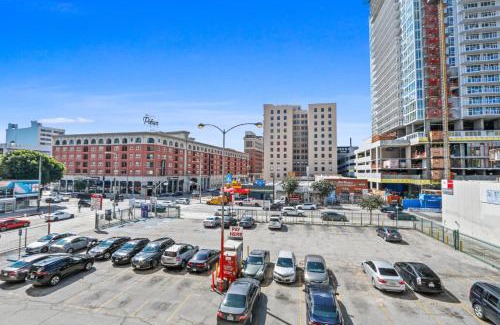 Historic Core Apartamento | Stunning DTLA Gem 2 bed with pool, gym and parking