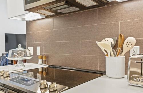 Historic Core Apartamento | Stunning DTLA Gem 2 bed with pool, gym and parking