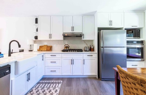 Elkhorn Village Condominio | Stunning Elkhorn Condo with Sauna, Hot Tub, + More!