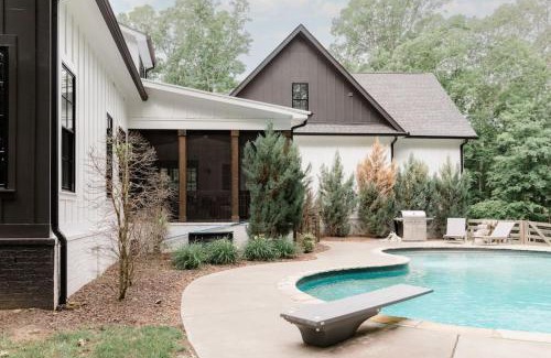 Franklin Casa | Stunning Estate in Leipers Fork with Pool, Hot Tub, Sauna