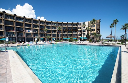 Bridgeport Heights Condominio | Stunning First Floor Direct Ocean Front Upgraded Studio POOL OPEN