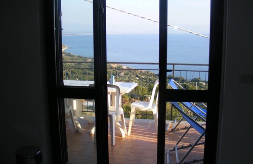 Joppolo Apartamento | Impresionante apartamento ideal para familias con impresionantes vistas panorámicas al mar