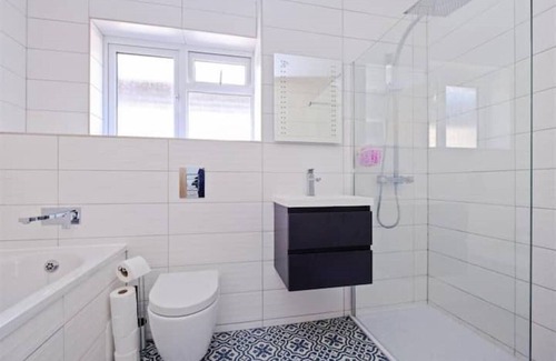 Herne Bay Casa | Stunning Family Home, Within Walking Distance to Herne Bay Beach