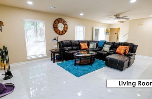 Spring Casa | Stunning Family Home in North Houston! - Briar Creek