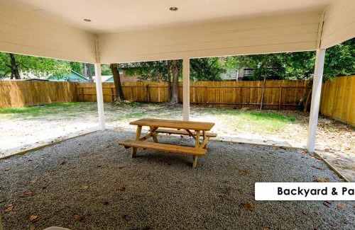 Spring Casa | Stunning Family Home in North Houston! - Briar Creek